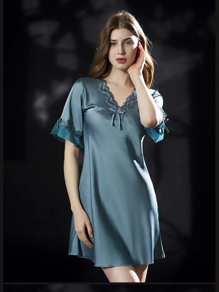 Nuisette Femme Soie Glacée Col V – Robe de Nuit Sexy & Élégante