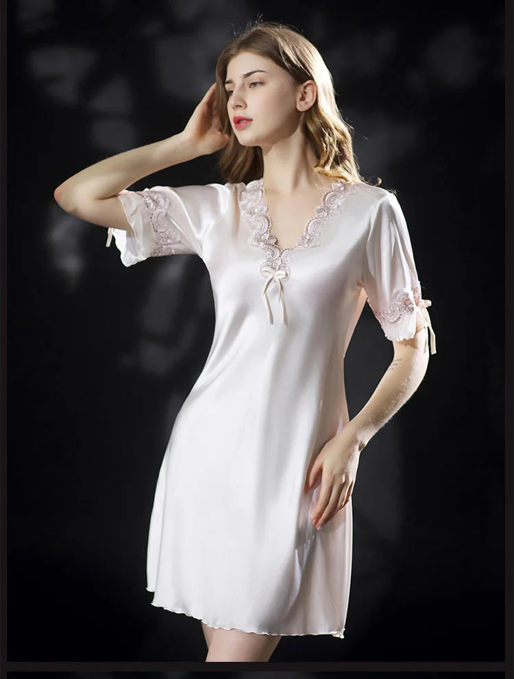Nuisette Femme Soie Glacée Col V – Robe de Nuit Sexy & Élégante