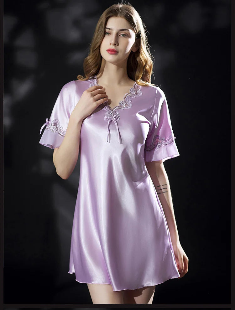 Nuisette Femme Soie Glacée Col V – Robe de Nuit Sexy & Élégante