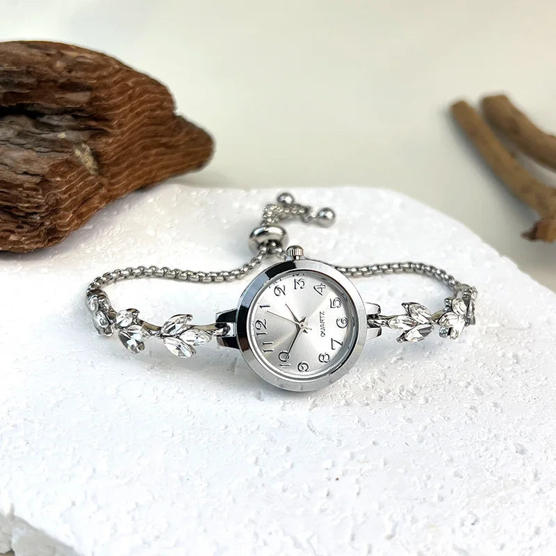 Montre Femme Quartz Élégante Bracelet Alliage Diamants