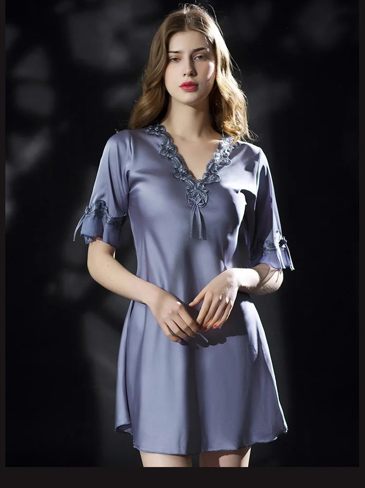 Nuisette Femme Soie Glacée Col V – Robe de Nuit Sexy & Élégante