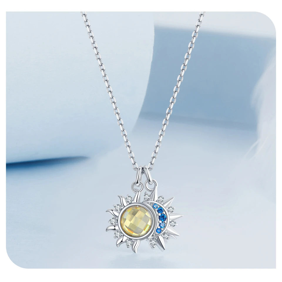 Collier Pendentif Lune & Soleil en Argent 925 – Zircon Bleu & Cristal Jaune Lumineux, Certifié GDTC | WOSTU