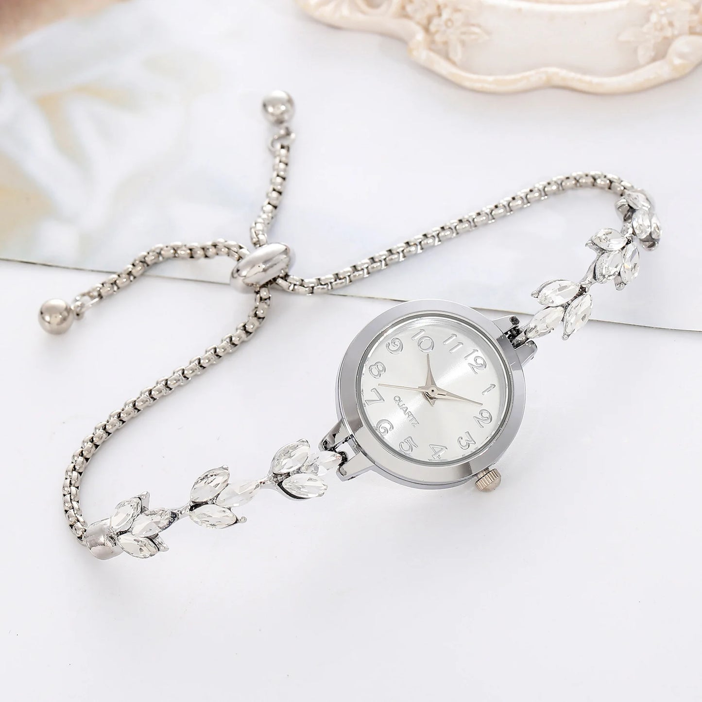 Montre Femme Fashion Diamants & Bracelet Ajustable – Style Casual Élégant