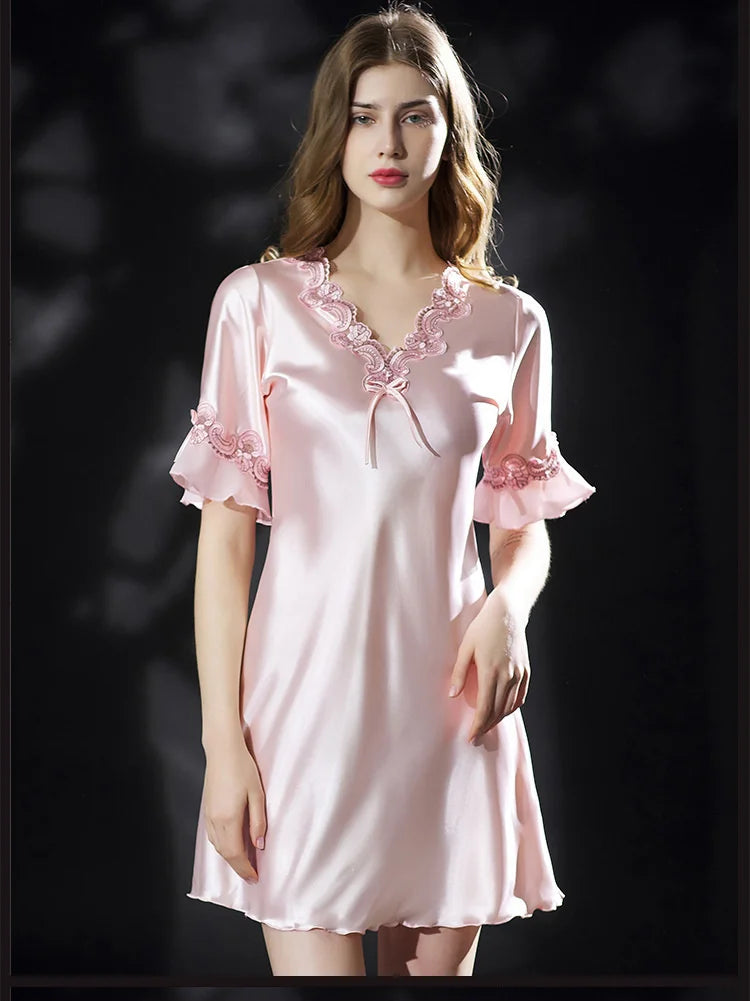 Nuisette Femme Soie Glacée Col V – Robe de Nuit Sexy & Élégante