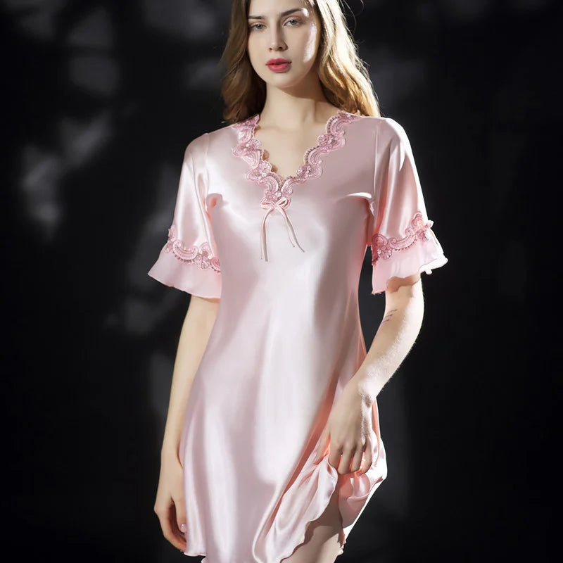 Nuisette Femme Soie Glacée Col V – Robe de Nuit Sexy & Élégante